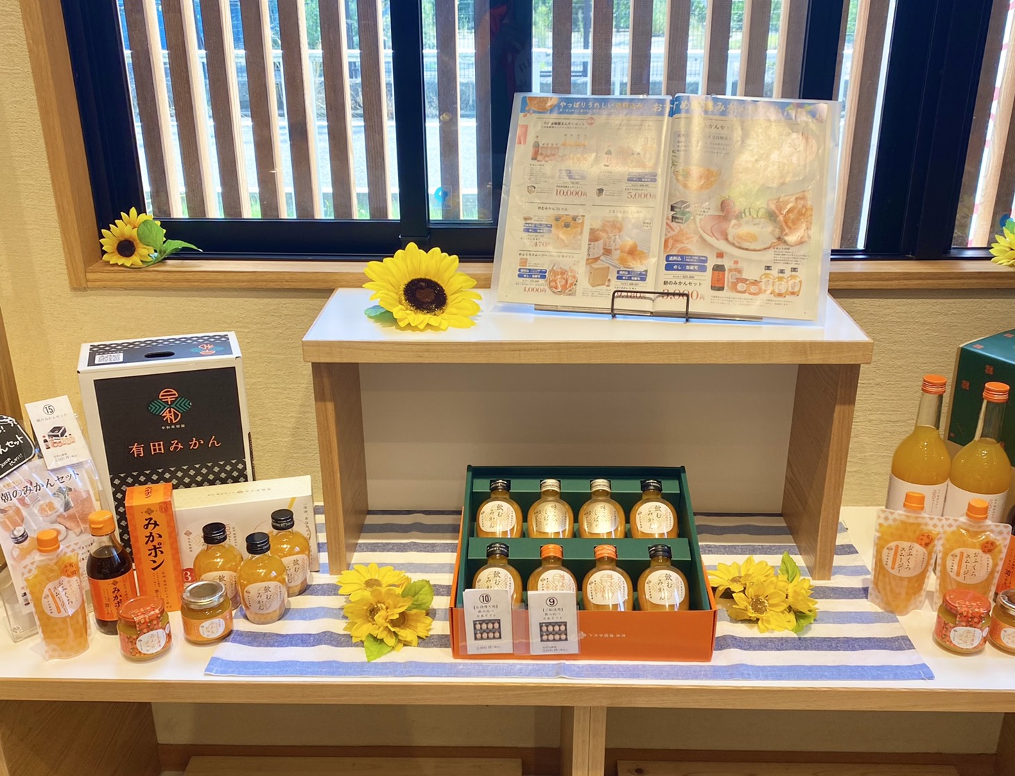 早和果樹園本社店のお中元コーナー