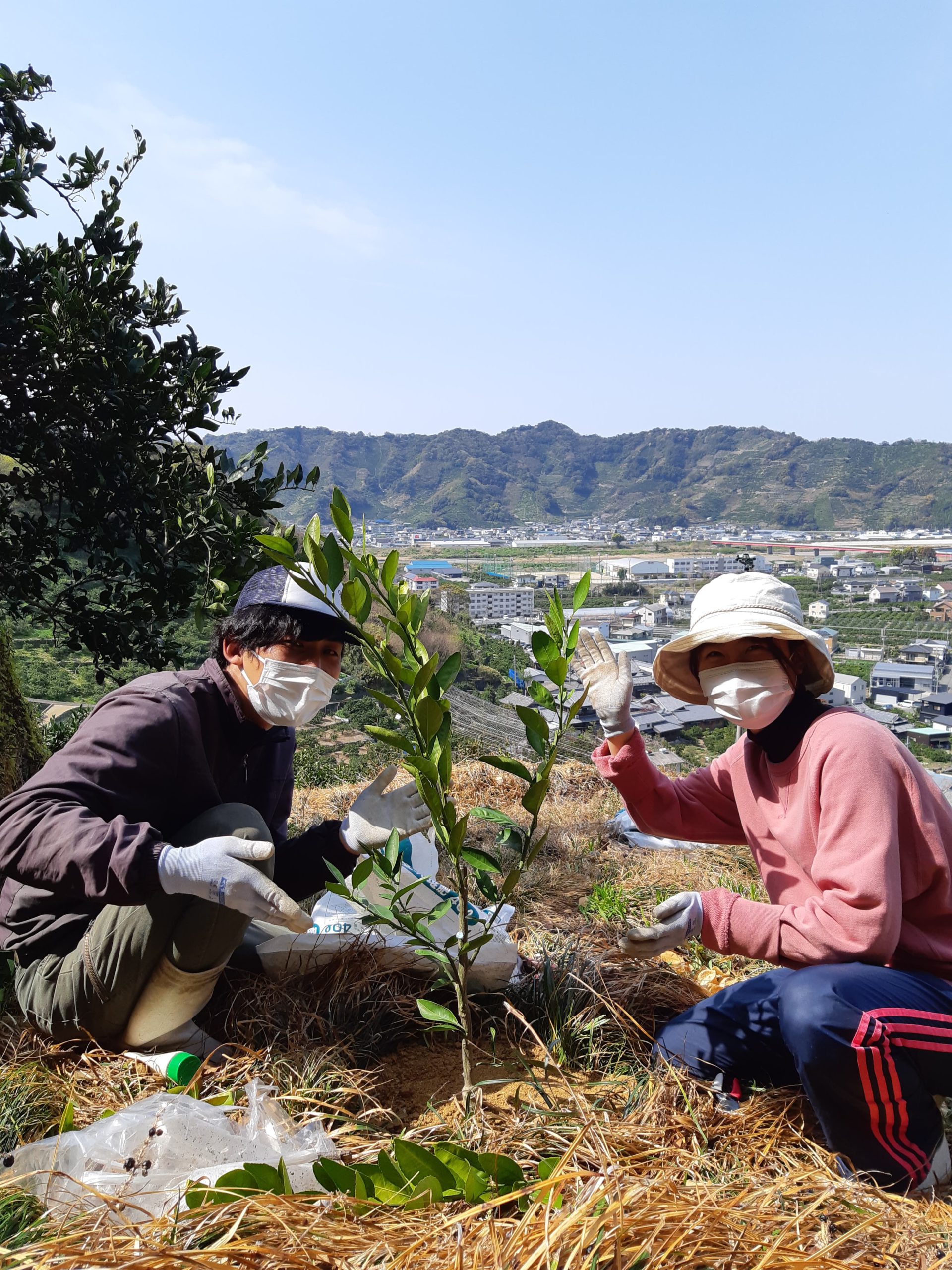 古田主任(左)と直販部EC事業課配属相馬さん(右)